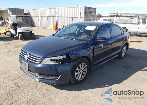 2013 Volkswagen Passat 2.5L S z USA, uszkodzony, nr VIN 1VWAP7A38DC052012